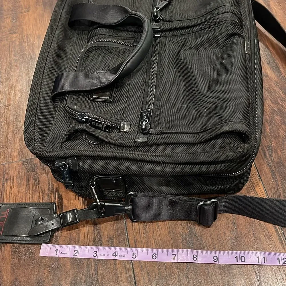 Tumi alpha 2 t-pass briefcase laptop bag black 26514dh in GUC black